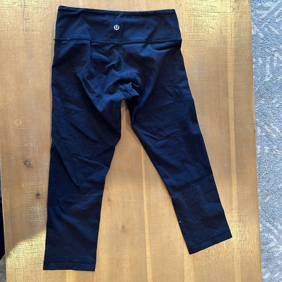 Lululemon capris black size 4 - Picture 9 of 9